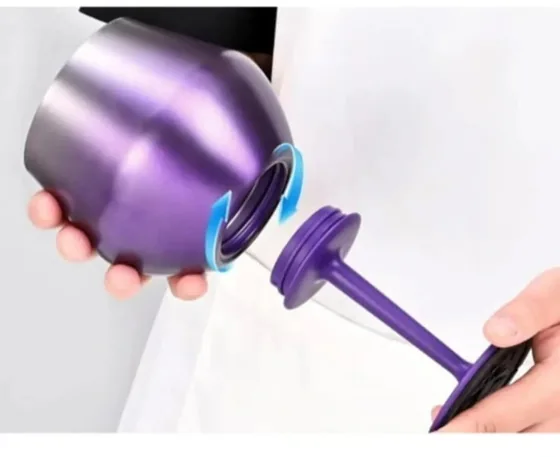 Foto de proveedor: copa redonda violeta a la que se le desenrosca el pie